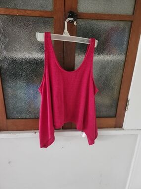GUESS Bright Pink Tank Top Scoop Neck
